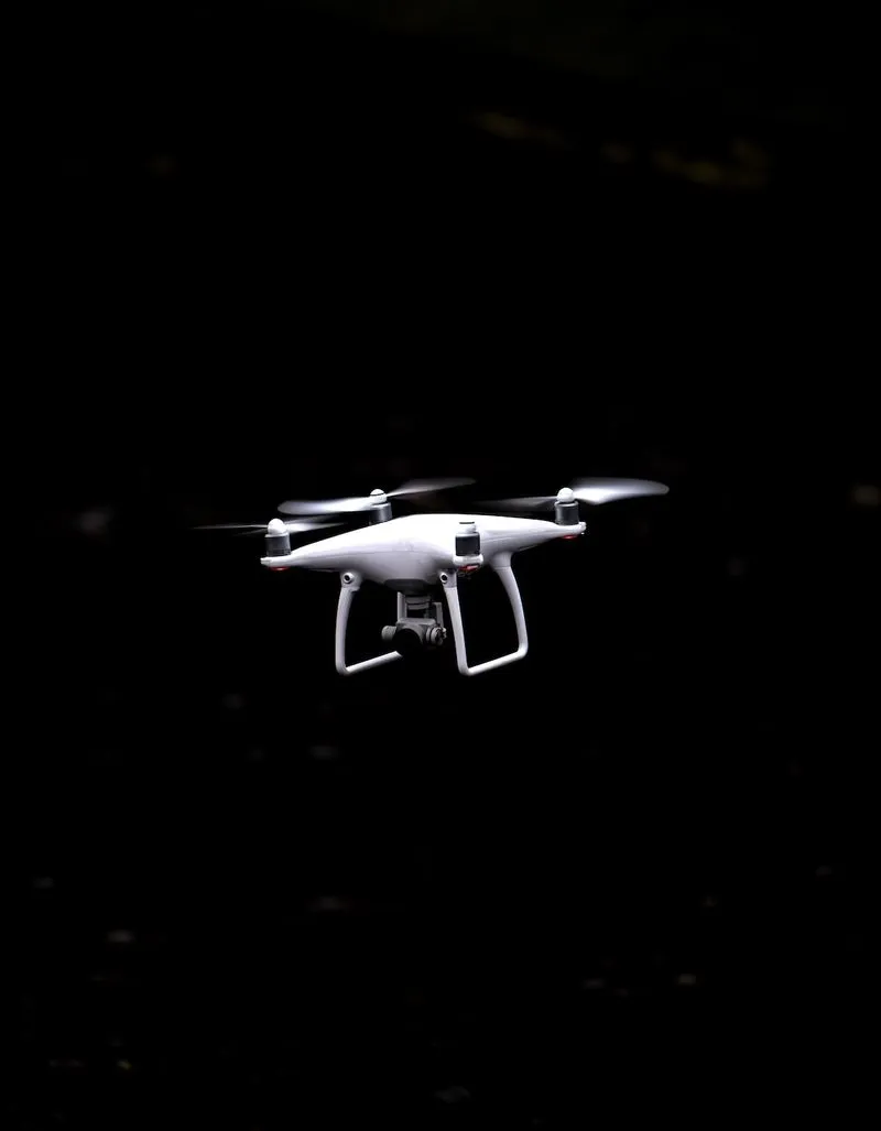亞馬遜的 iRobot 交易在歐盟遭遇麻煩，新資金助力熱門無人機夏季延續
