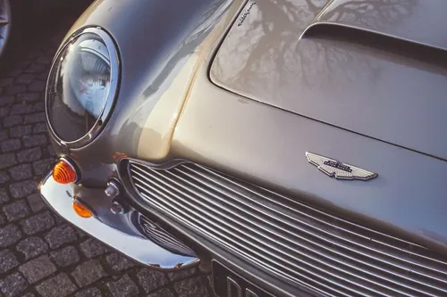 傳統汽車大廠再度受挫！ Aston Martin 拋棄梅賽德斯-AMG 的電動科技