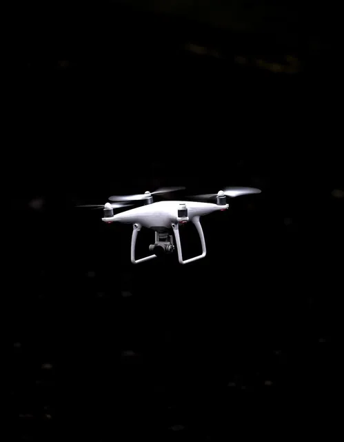 亞馬遜的 iRobot 交易在歐盟遭遇麻煩，新資金助力熱門無人機夏季延續