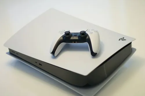Sony 全新 PS5 將於 11 月推出，內附可拆卸光碟機！