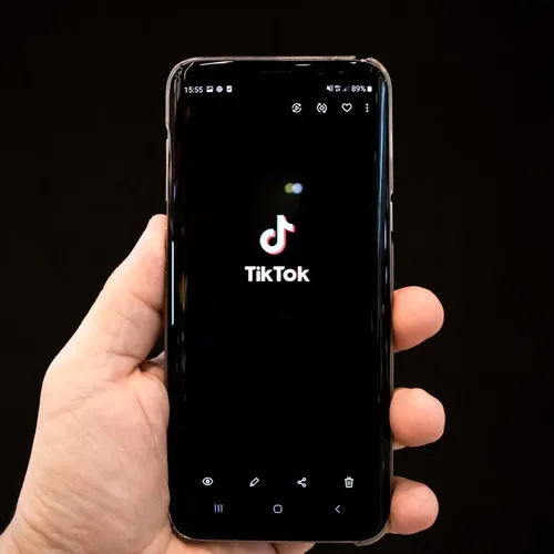 如何在 TikTok 上啟用自動捲動