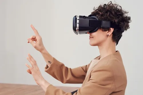 「揭開神祕力量！滑動螢幕玩 VR 竟如此真實」