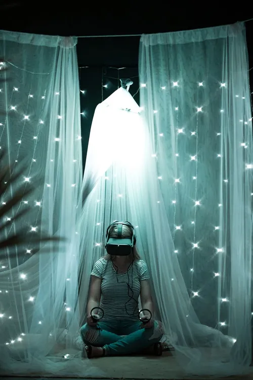 標題：奇幻園和機器人入侵者將 VR 遊戲轉換為網頁和 PC 平臺